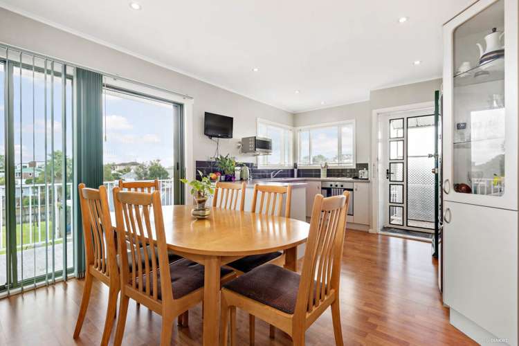 1 Amberley Avenue Te Atatu South_15