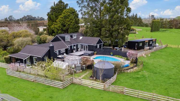 806 Waitakere Road_0