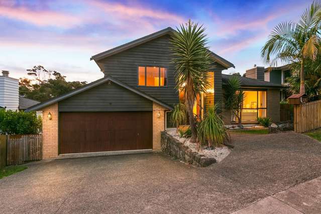 Fabulous Large Modern Family Home!