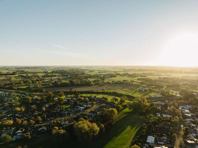 Kikiwhenua, Te Wanaka Road and Pioneer Highway Palmerston North_2