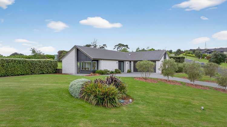 2 Lawrence Carter Drive Bombay_32