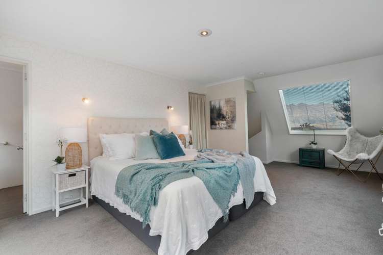 19b Wynyard Crescent Fernhill/Sunshine Bay_12