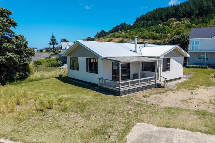 54 Akitio Esplanade Akitio_17