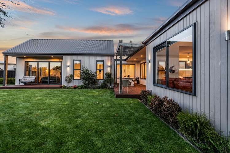 32 Carnaveron Drive_0