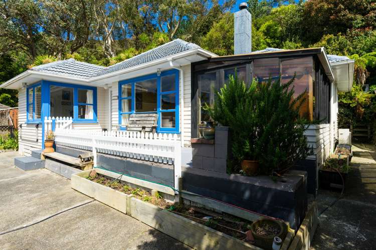 9 Holmes Grove Naenae_10