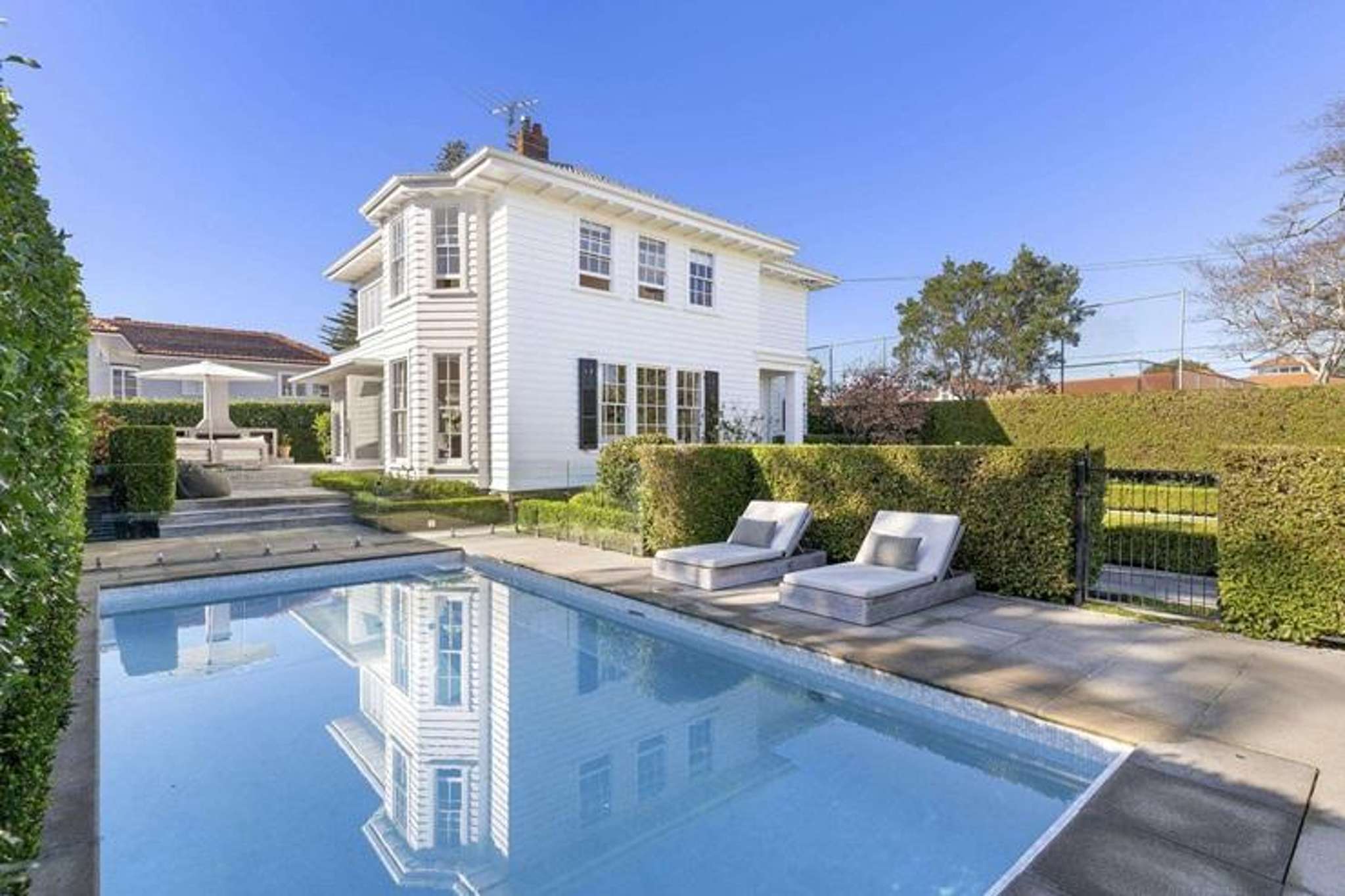 ‘We managed to extract another $200K’: Trophy home sells for over $5m at crowded auction