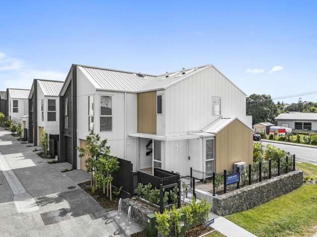 Stylish, Brand-New Home in Red Beach