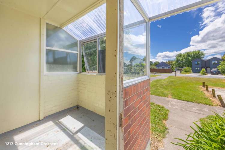 1213–1225 Cunningham Crescent Mayfair_23