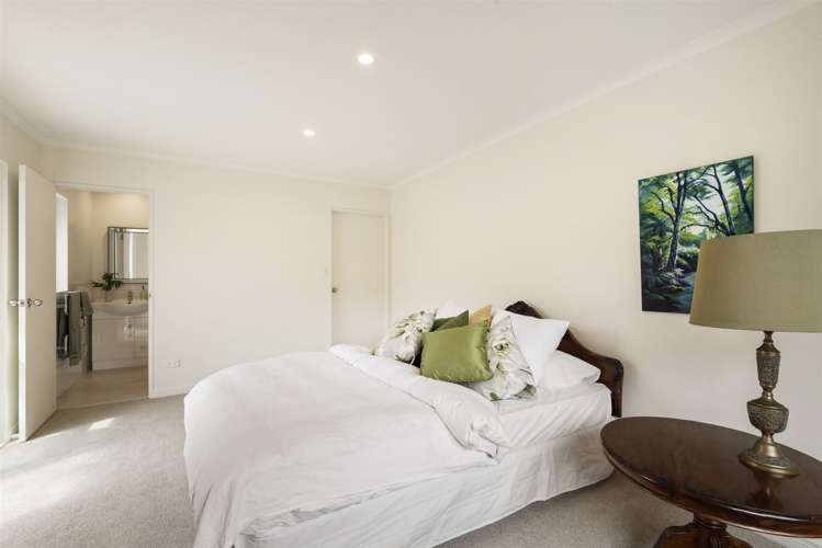 11 Viridian Lane Greenhithe_8