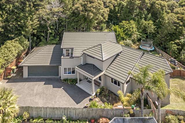 Exceptional 4-Bedroom Home, Fabulous Bush-Clad Setting