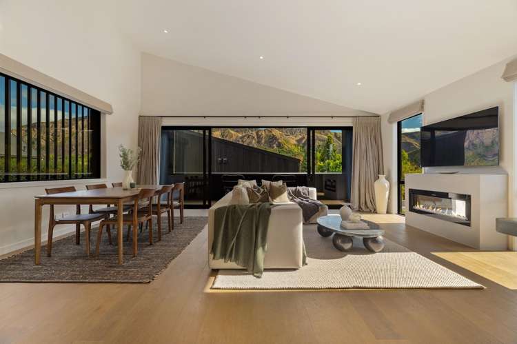 2/4 Pritchard Place_0