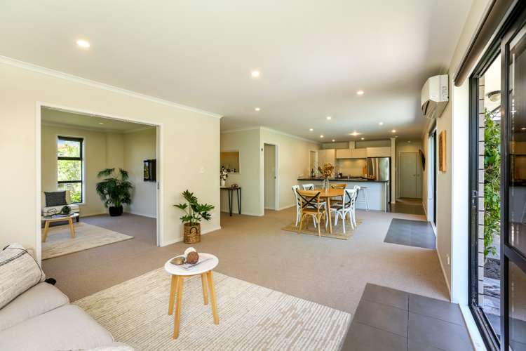 1185f South Road Oakura_11