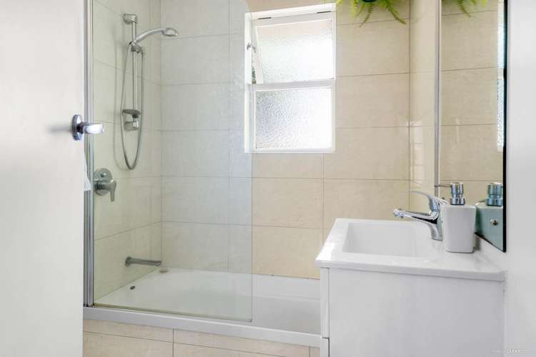 2/221 Lake Road Belmont_7