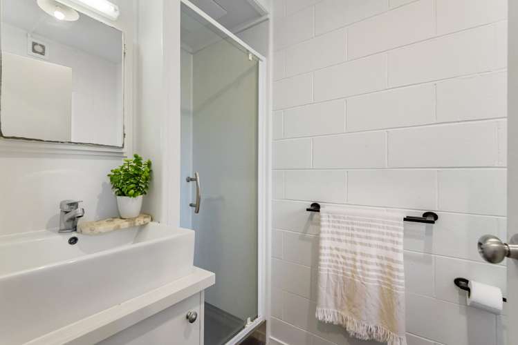 4/8 Edenvale Park Road Mt Eden_11
