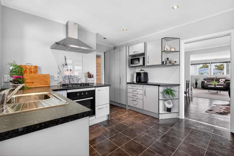 7 Totara Park Road Clouston Park_8