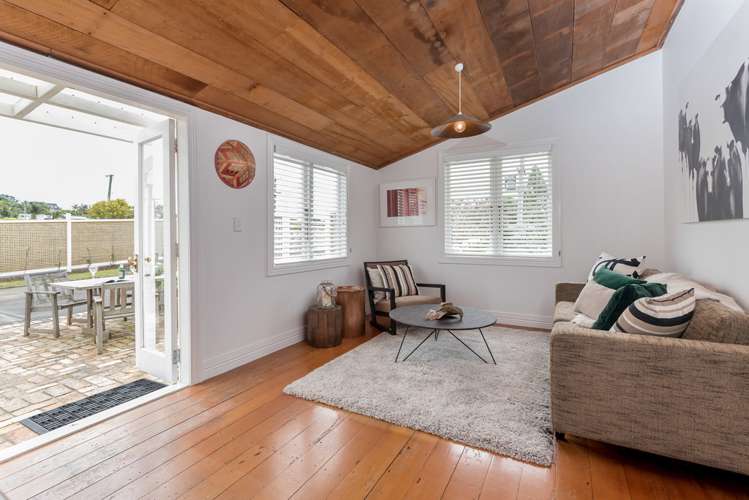 61 Beach Road Mellons Bay_22