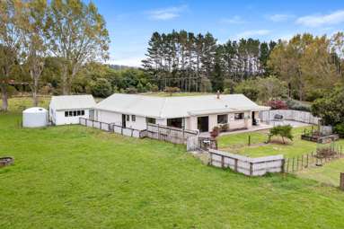 32 Davis Road_2