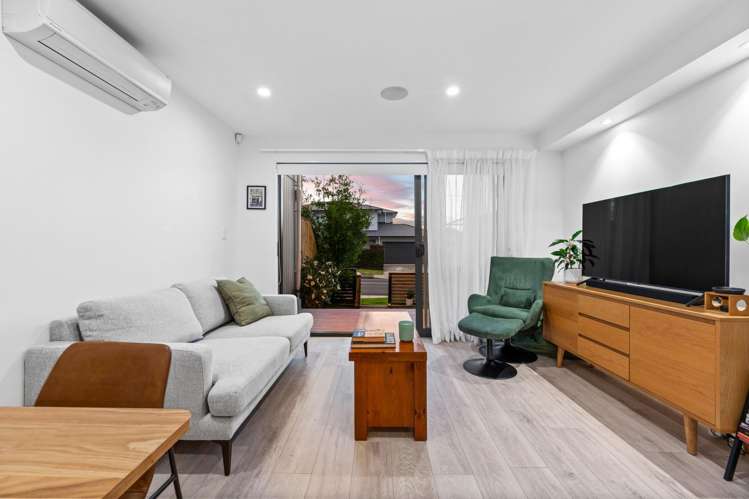 5/1A Royal View Road Te Atatu South_1