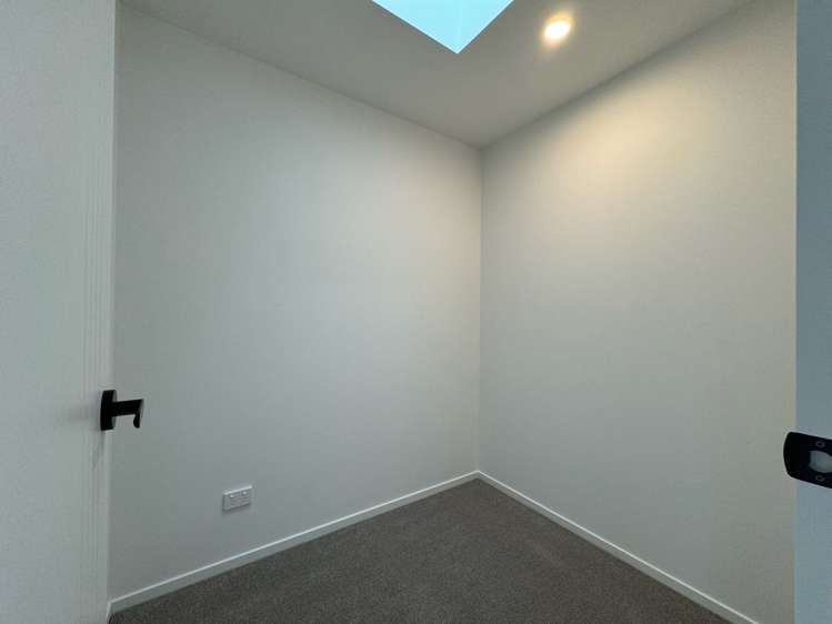 10 Kiato Lane 10673_4