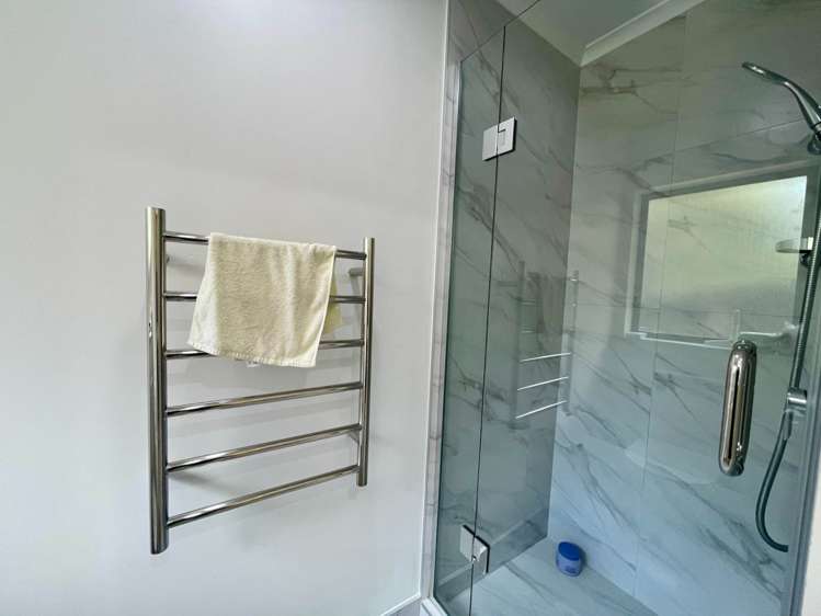 15 Baulcomb Parade Windsor Park_8