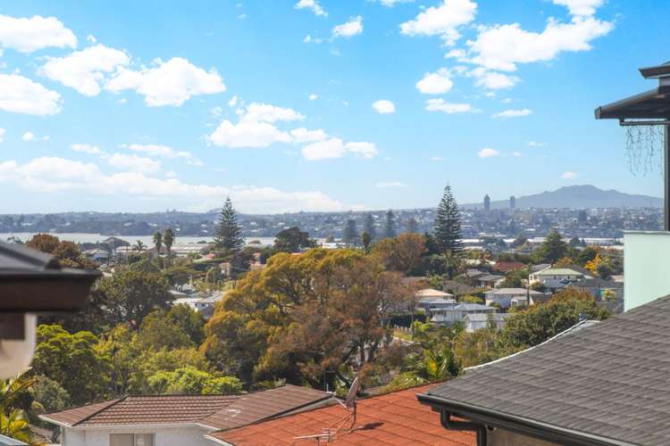 4237 Great North Road Glendene_19