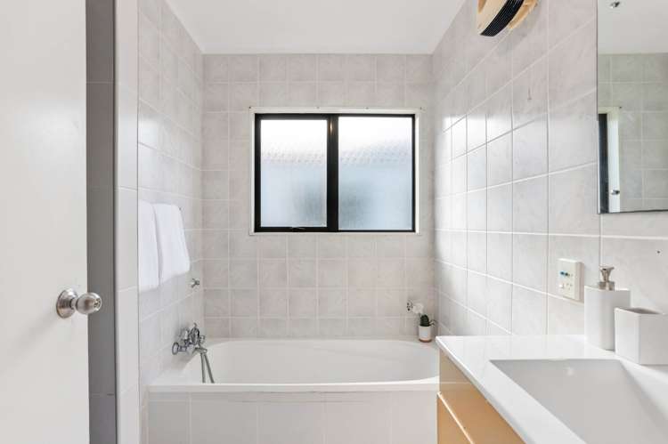 31 Loughanure Place Massey_11