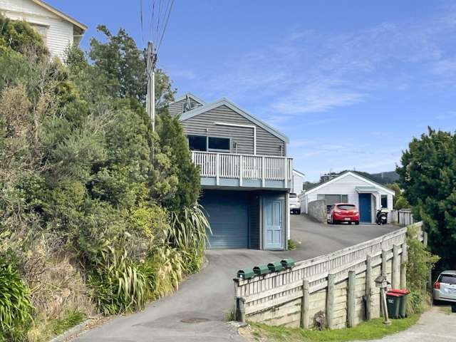 Sunny 3-Bedroom Townhouse in Sought-After Wadestown