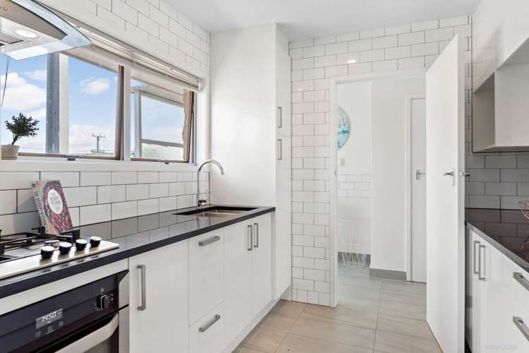 2/73 College Road Northcote_7