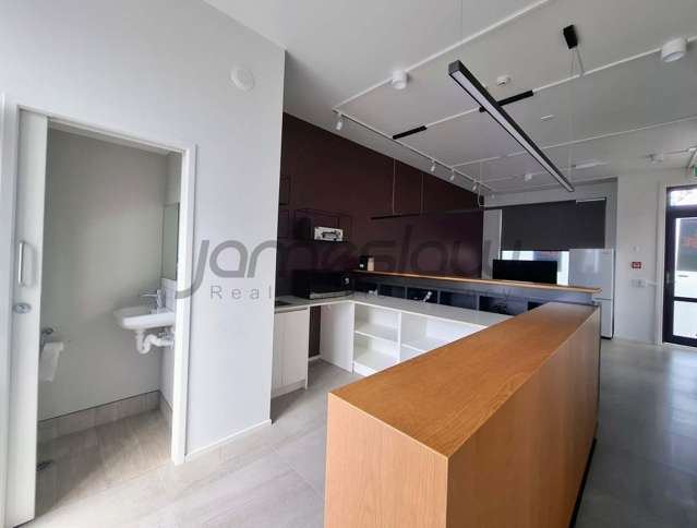 16/1 Glenside Crescent Eden Terrace_1
