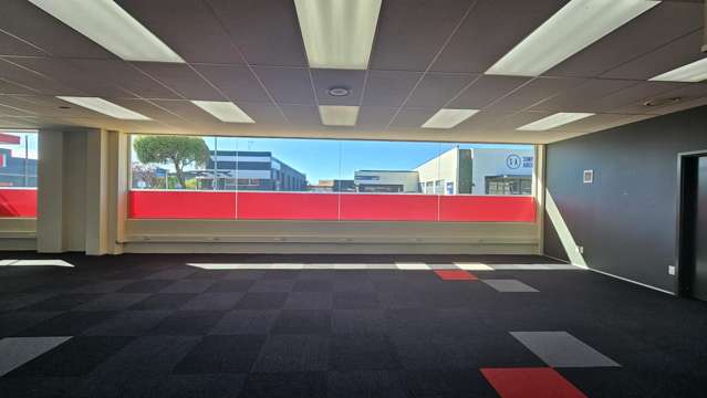 High profile 220sqm tenancy