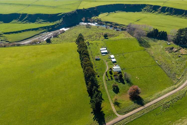 120 Okarae Road Rangitikei Surrounds_14