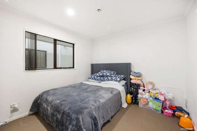 C319/176 Broadway Newmarket_4