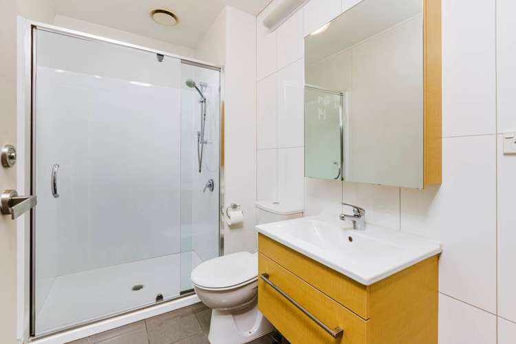 1111/17 Putney Way Manukau_10