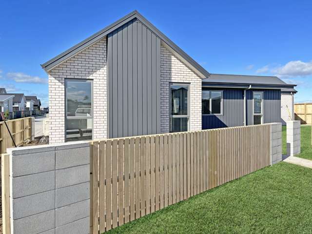 3 BEDROOM - PAPAMOA BEACH