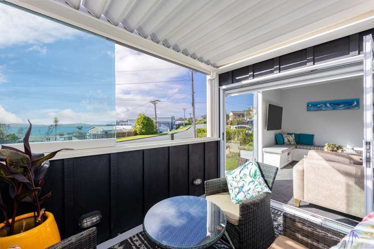 11 Piccadilly Circus Snells Beach_10