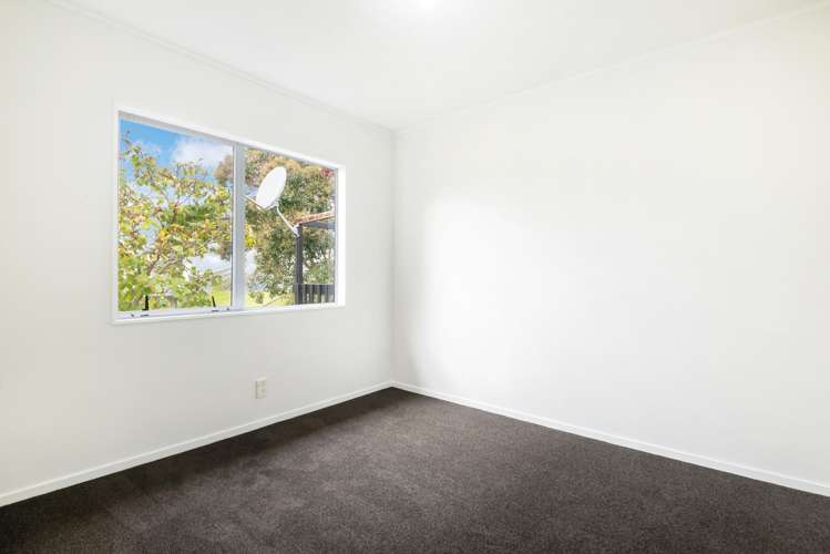 2/7 Taurus Crescent Beach Haven_11