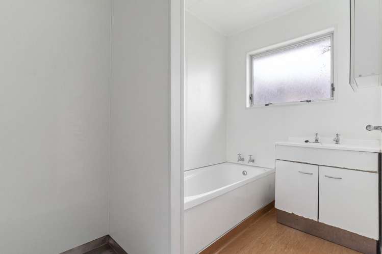 1 and 2/19 Hanui Place Massey_11