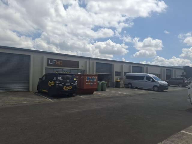 LINCOLN NORTH WAREHOUSE