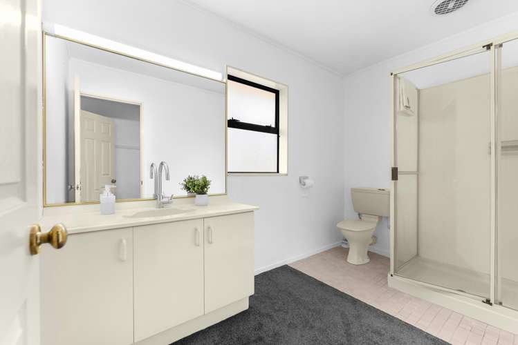 25 Lexington Drive Botany Downs_15