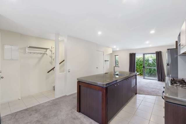 43/21 Hunters Park Drive Three Kings_3