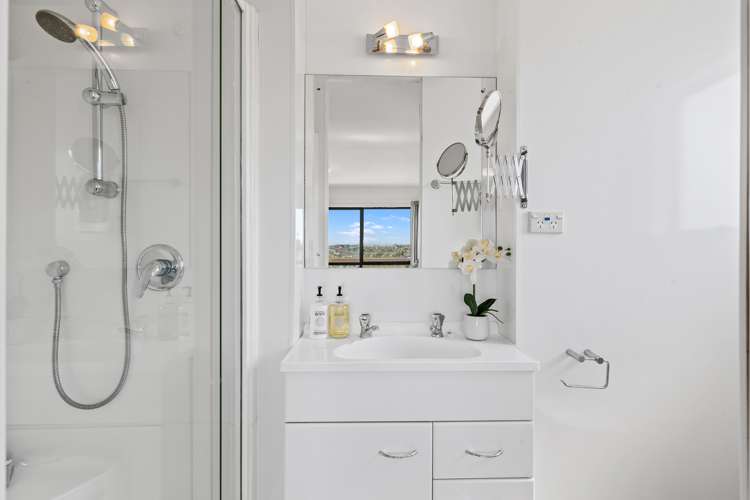 852 Beach Road Waiake_15