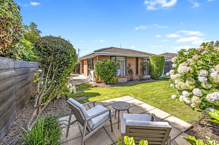 2/58 Ambleside Drive Burnside_13