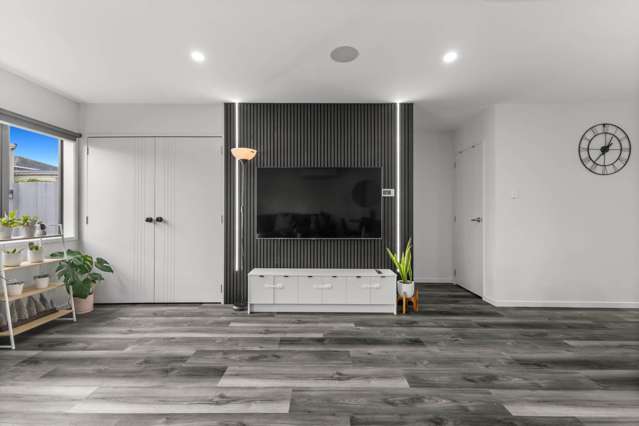 2/7 Gambare Place Wattle Downs_1