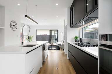 2/57 Herbert Road_4