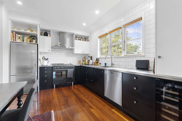 85 Savage Crescent West End_6