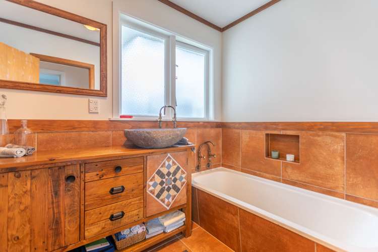 10 Dick Place Onekawa_11