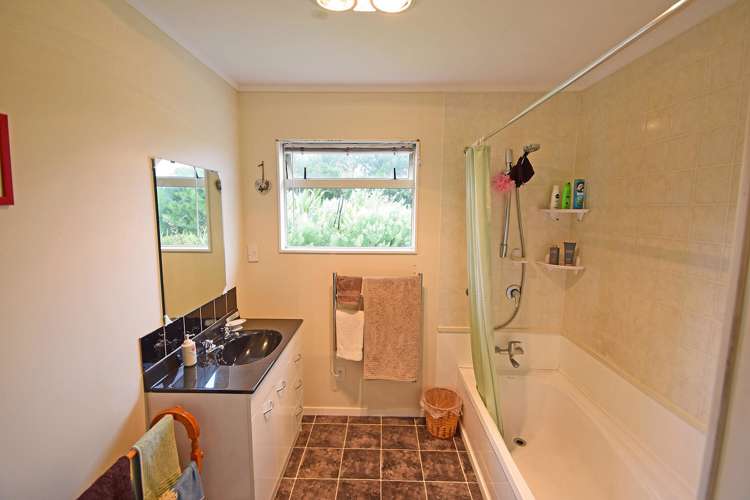 375 Pah Hill Road Wharehine_7