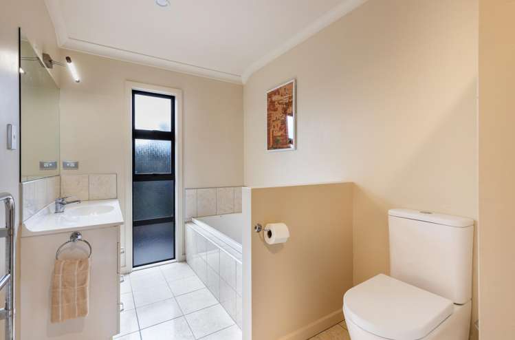 14 Birchwood Lane Hilltop_18