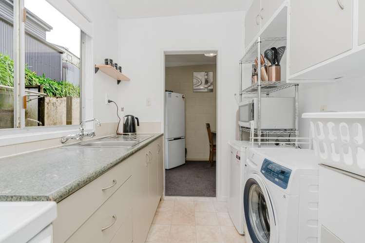 2/100 River Road Hamilton East_15