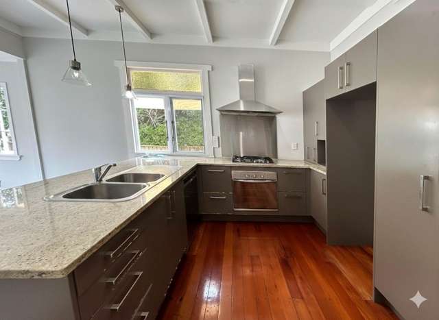 35A Queensway Three Kings_2